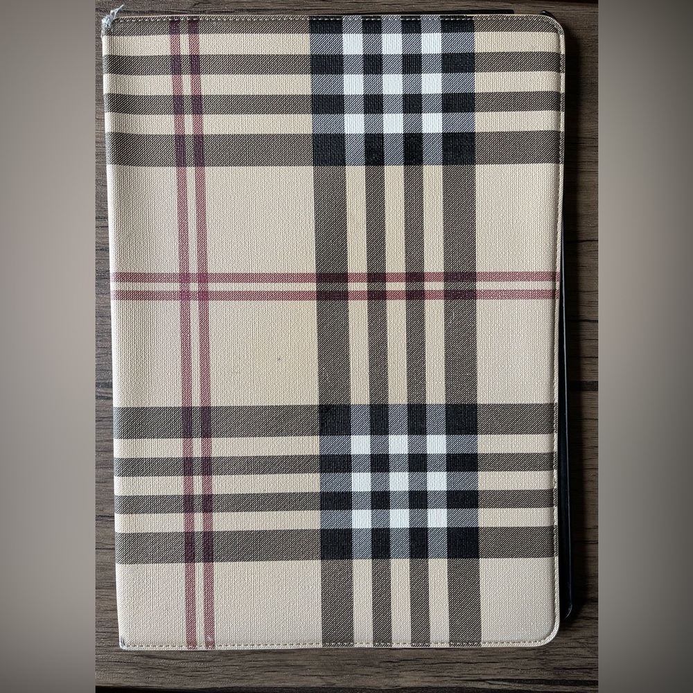 Good condition: An IPad Pro 12.9 inch 2015-2016 plaid case